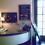 Du Puy D'alon Hotell 3*